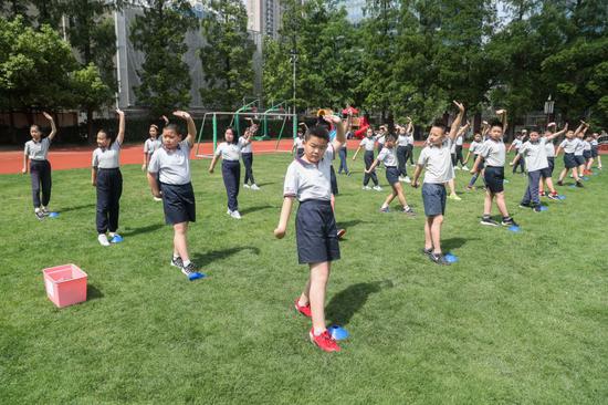 學(xué)生校服該不該穿？