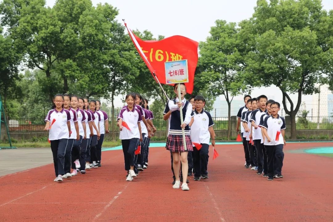 關(guān)于廠家學校校服定做的小知識