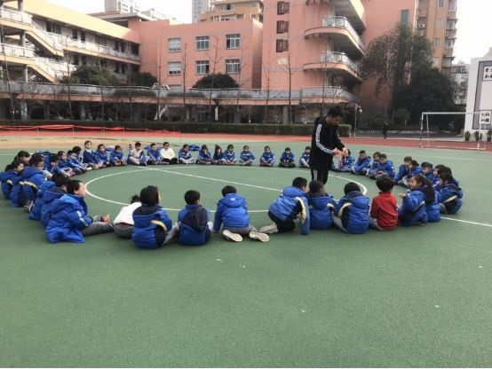 定做冬季學生校服妙計