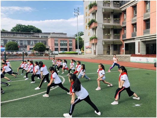 學(xué)生校服定做該怎么分類？