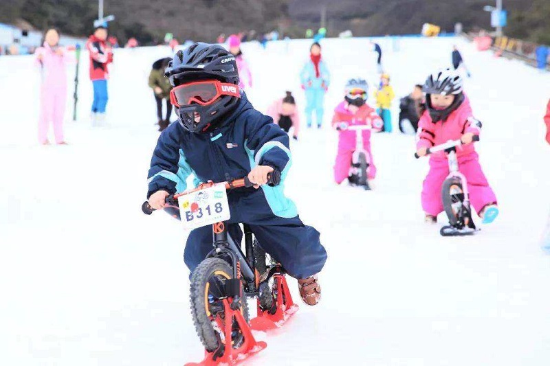 學校的沖鋒衣校服定制定做如何操作？