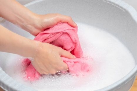 冬天小學(xué)校服該如何正確地清洗？