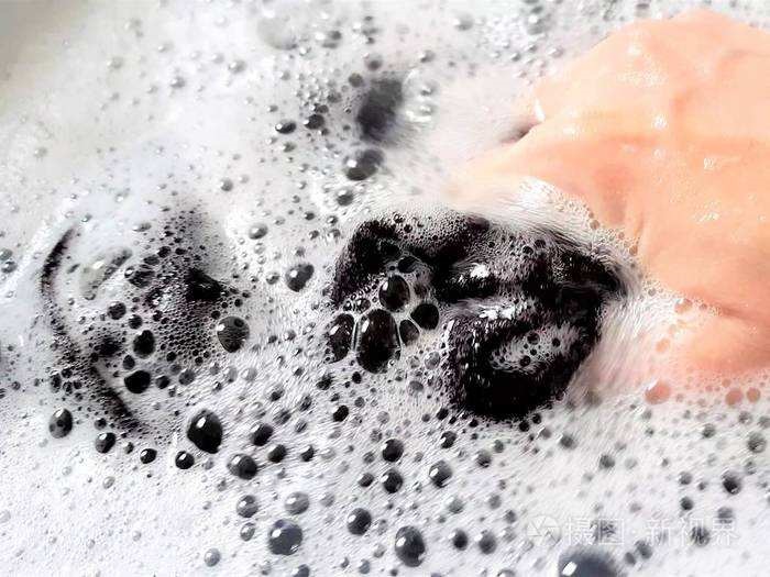 秋季小學(xué)生校服應(yīng)該如何清洗？告訴你幾個小竅門