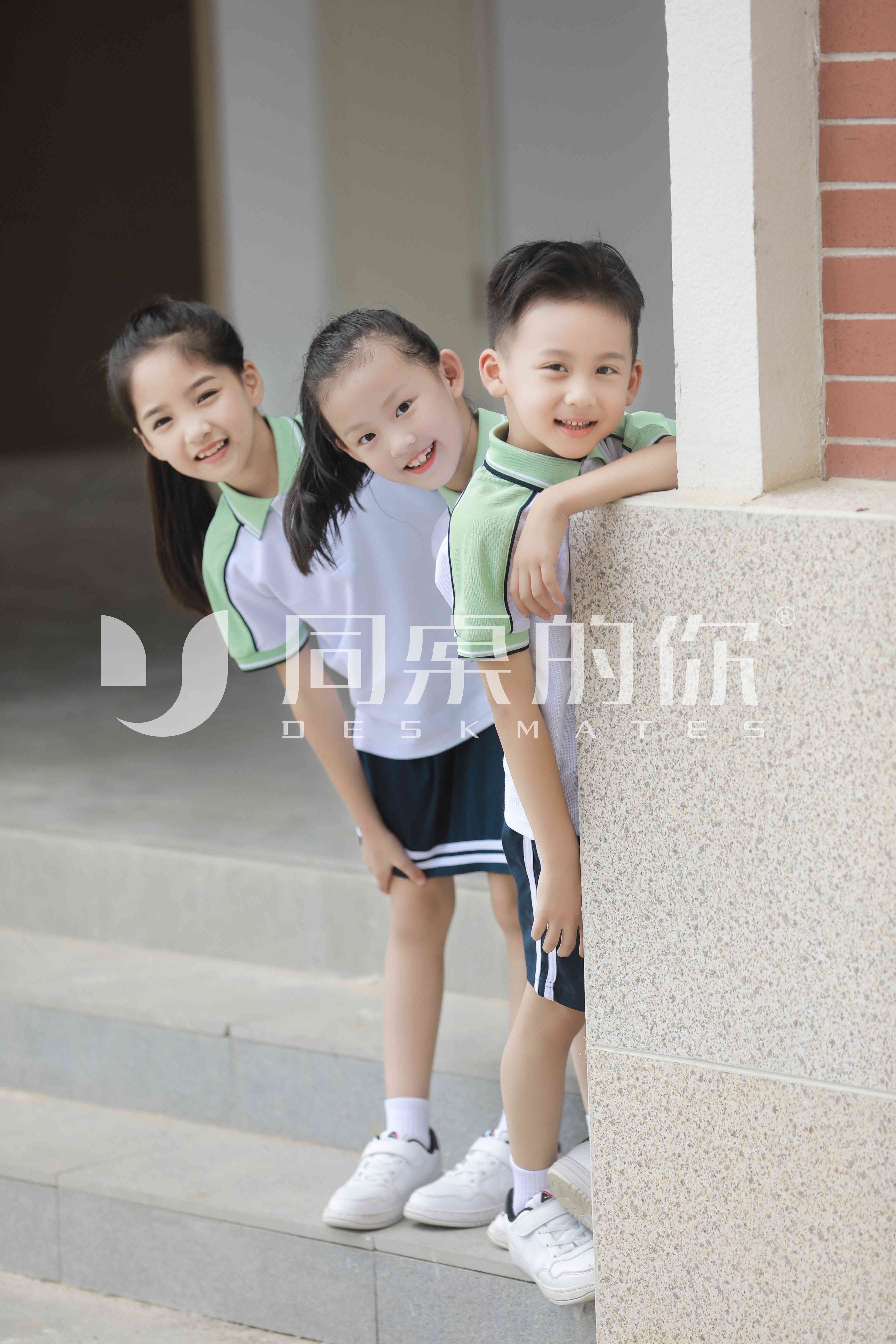 記憶中的中學(xué)校服：時(shí)光里的青春印記