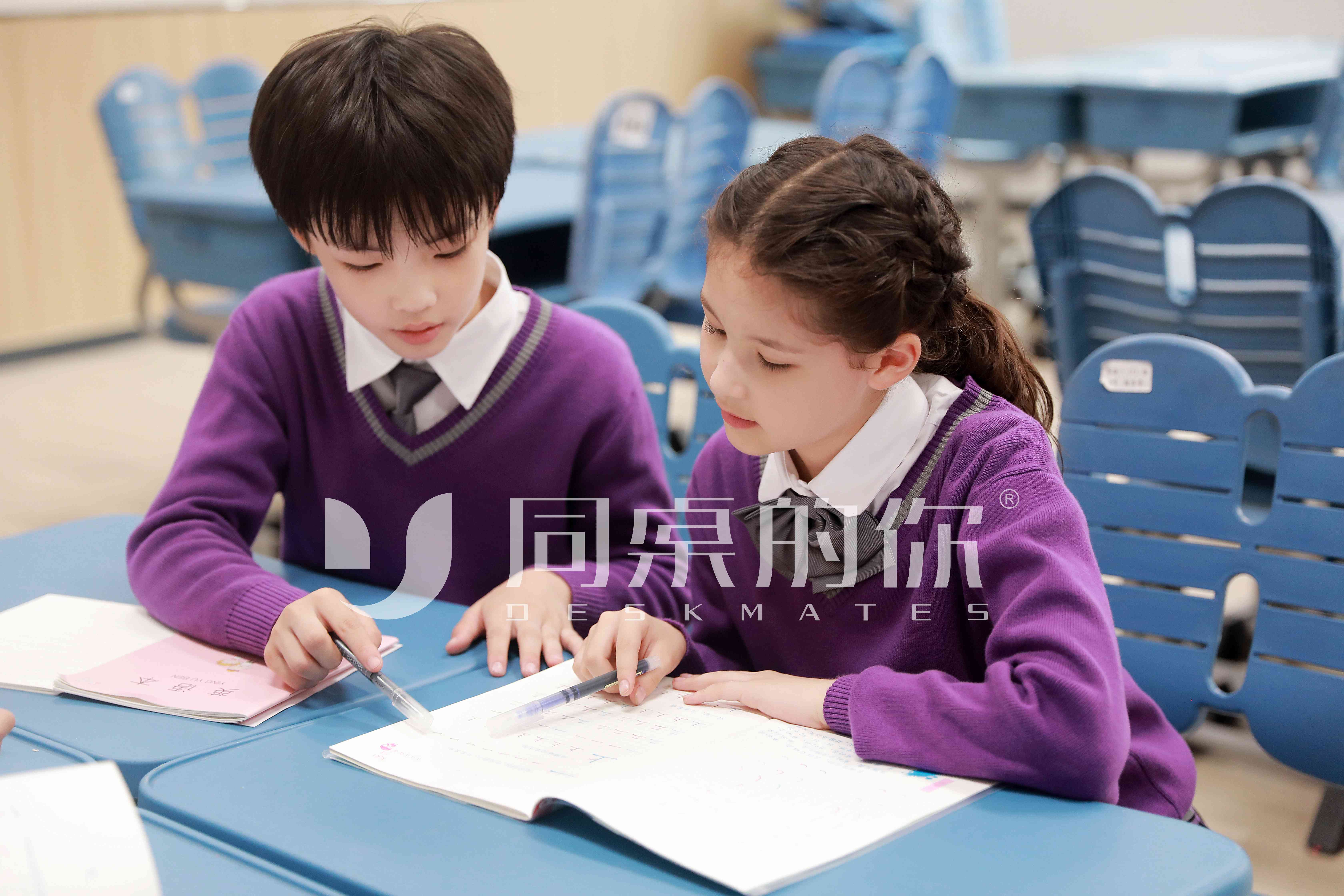 生產(chǎn)校服，為什么更建議大家選擇專業(yè)的校服代理廠家呢？