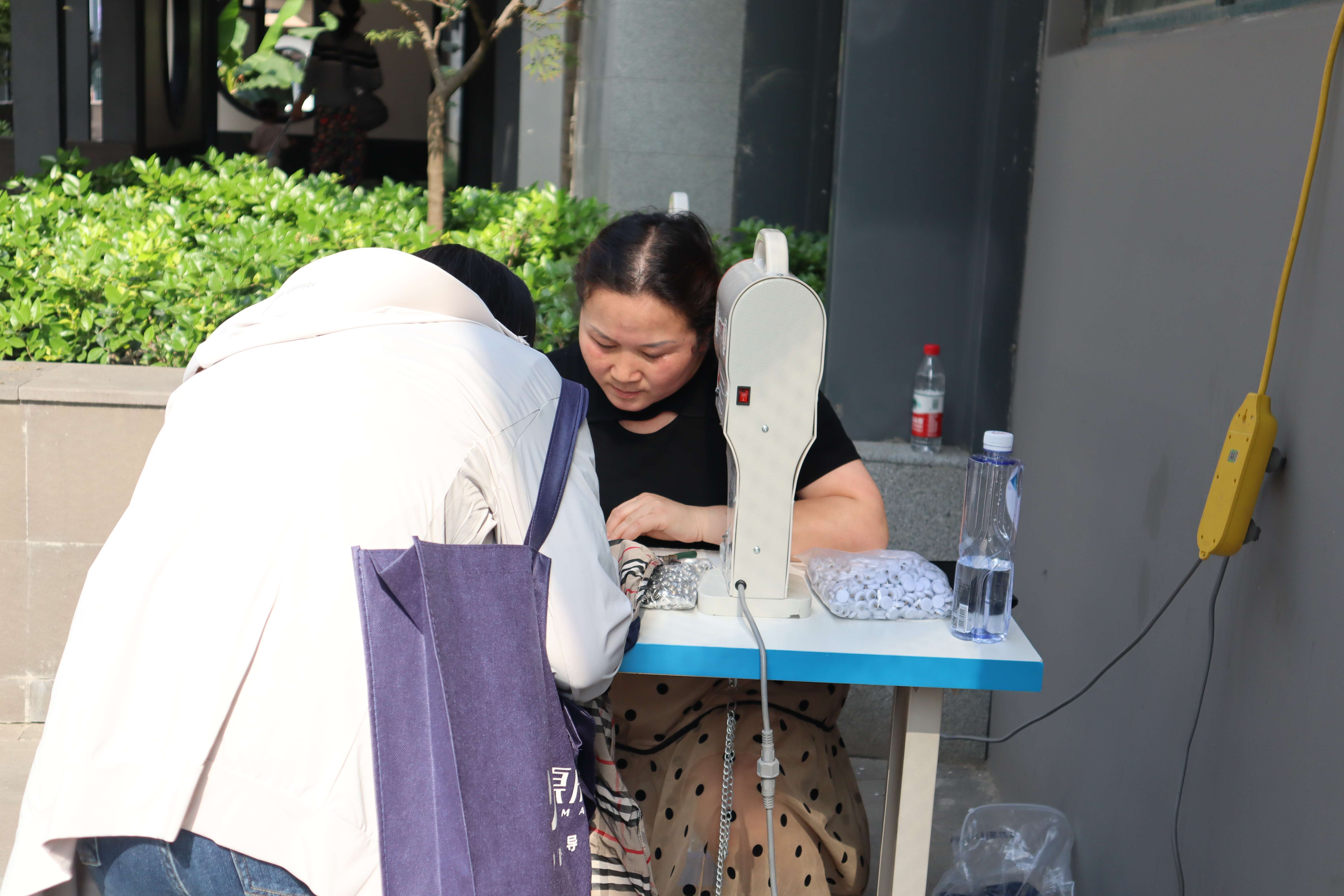 選擇校服代理廠家一定要關(guān)注的售前售后環(huán)節(jié)！