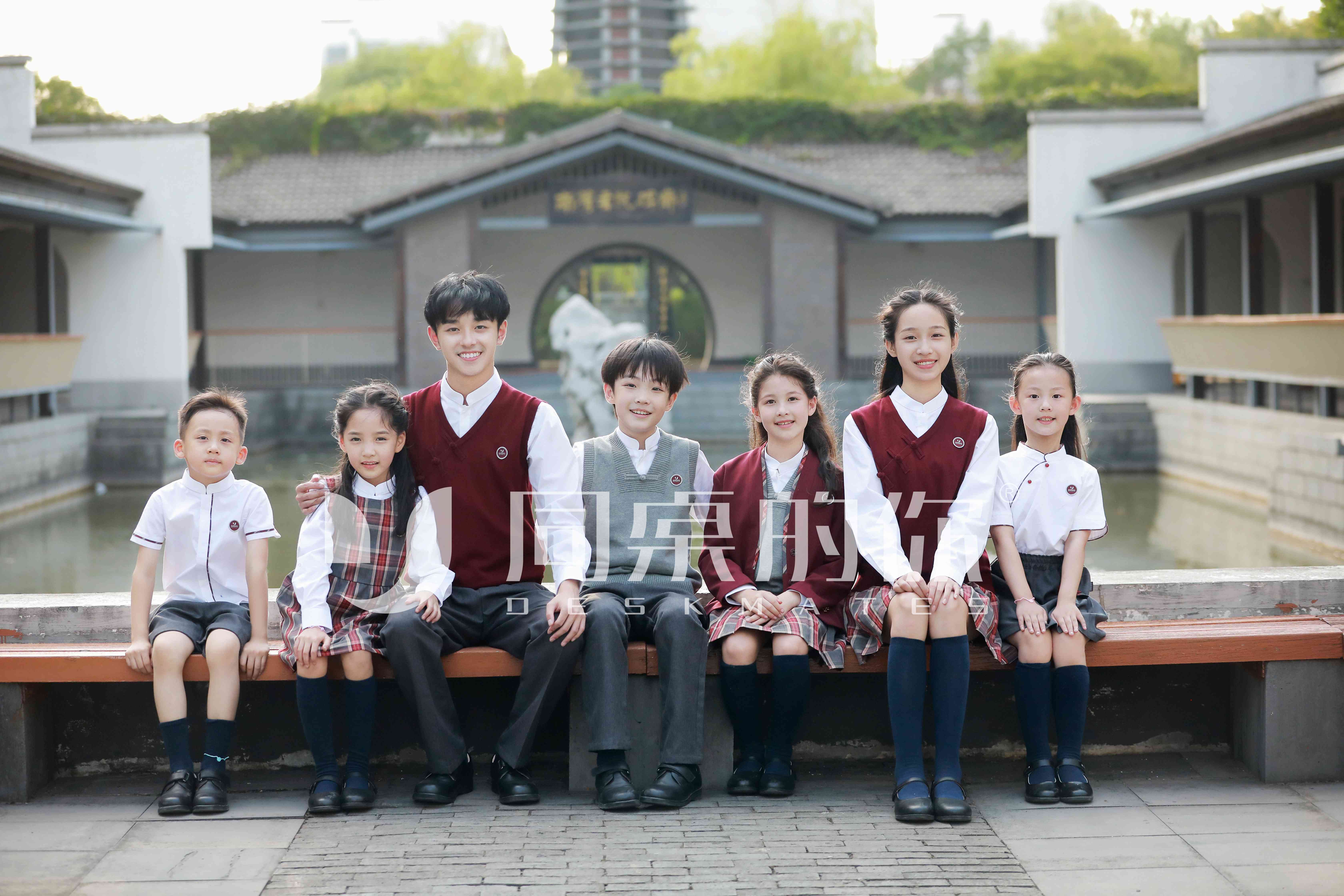 中學(xué)生校服定制除了美觀以外還需要關(guān)注什么？