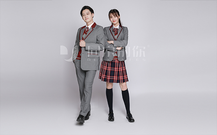 哪里有初中校服定做?定制周期和交付時(shí)間如何保證?