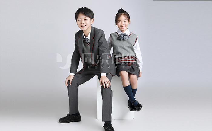 如何判斷校服服裝定制廠使用的面料是否合格?