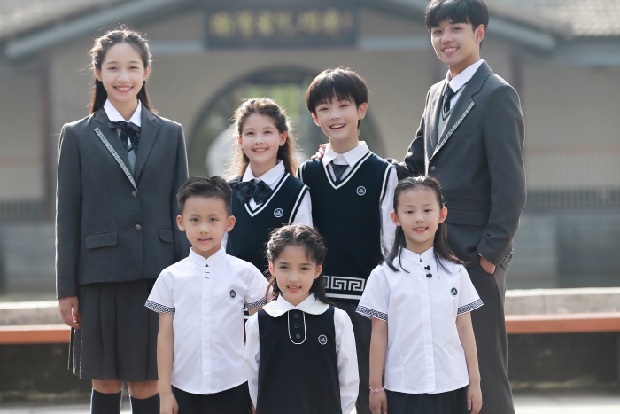 校服品牌如何選?優(yōu)質(zhì)加盟合作之道