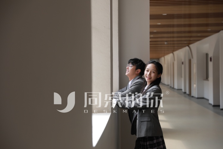 高中夏季校服定制應(yīng)關(guān)注哪些點(diǎn)