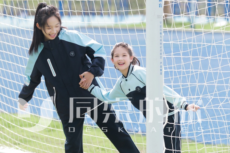 初中秋季校服定做廠家去哪里找，圣瀾服飾好的口碑