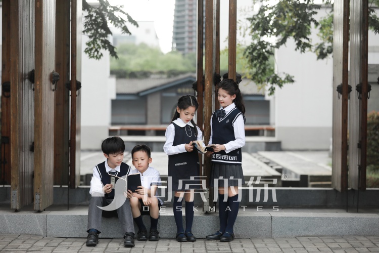 江蘇中學(xué)生秋季校服定做注意事項(xiàng)