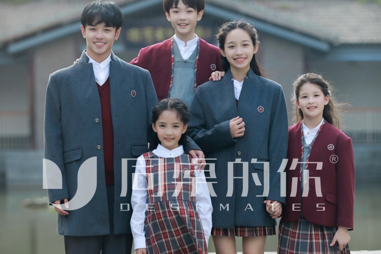 圣瀾服飾帶你了解江蘇秋冬中學(xué)生校服定制要點(diǎn)