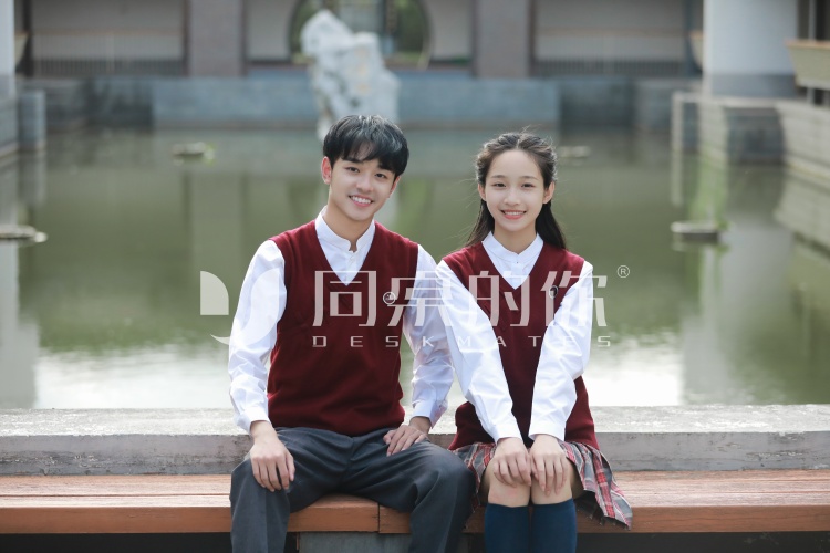 江蘇校服品牌推薦：同桌的你，引領(lǐng)校服行業(yè)變革